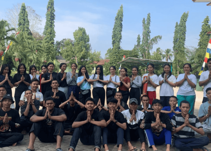 YOGA BERSAMA KELUARGA MAHASISWA HINDU POLINELA BERJALAN LANCAR